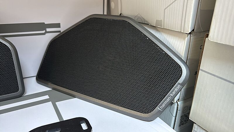 BMW G30 Harman Kardon Bagaj Üstü Hoparlör Kapağı - 2