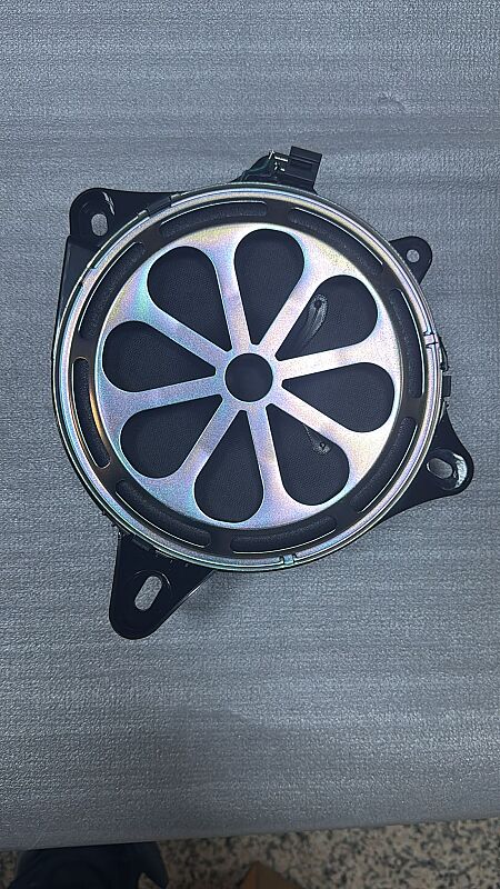 Orjinal GLE Sağ Ayak Altı Subwoofer - 3