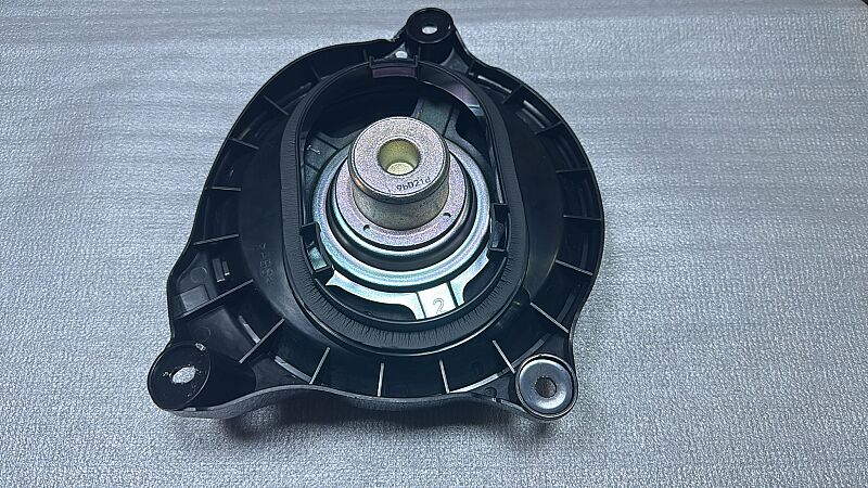 Orjinal GLE Sol Ayak Altı Subwoofer - 2