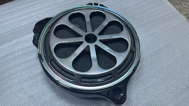 Orjinal GLE Sol Ayak Altı Subwoofer - 3