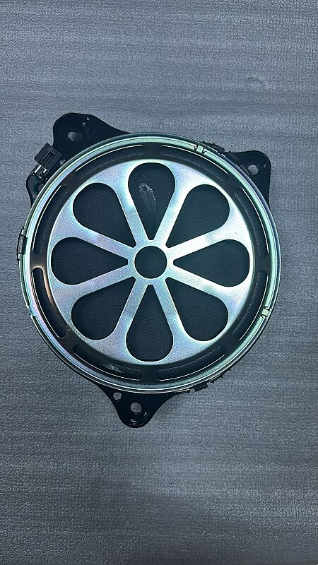Orjinal GLE Sol Ayak Altı Subwoofer - 1